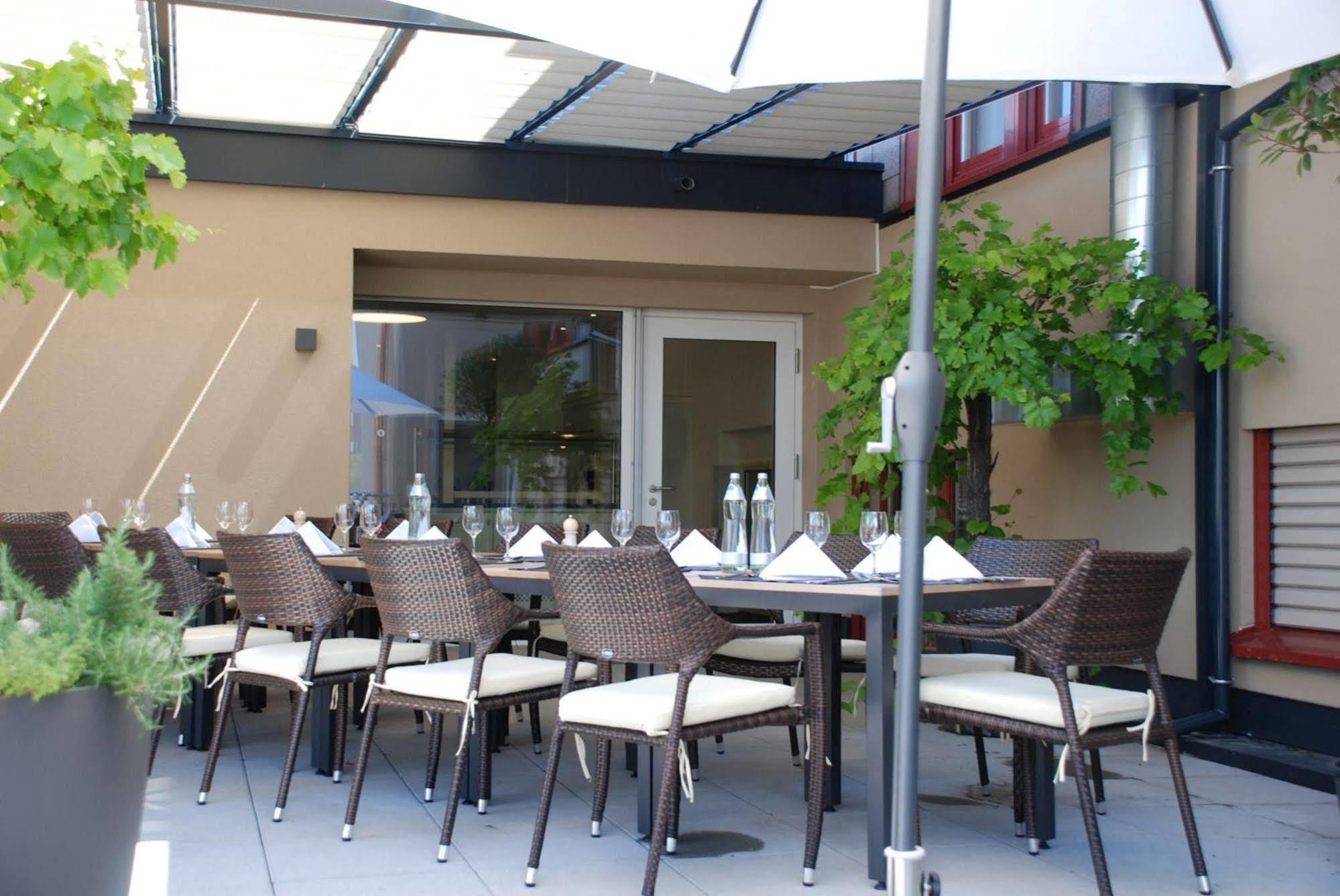 Hotel Weinstube Nendeln Exterior photo